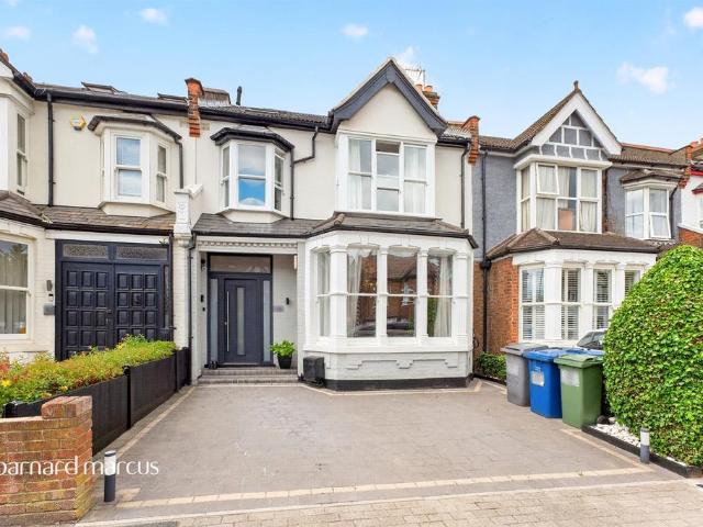 House for sale in Friern Barnet, Greater London