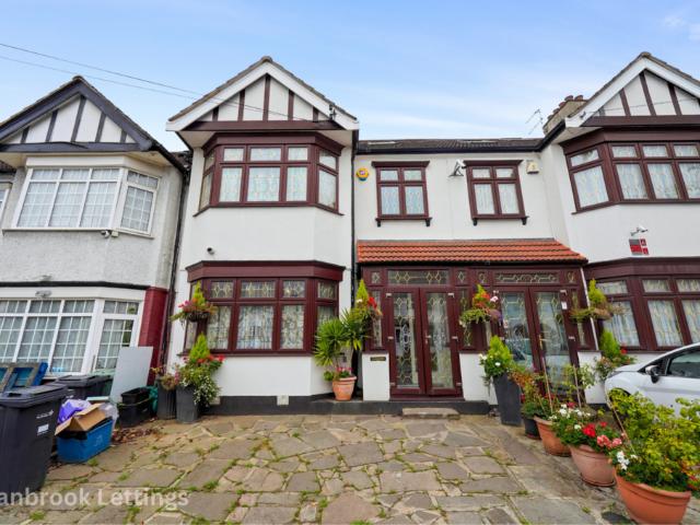 House for sale in Newbury Park, Greater London