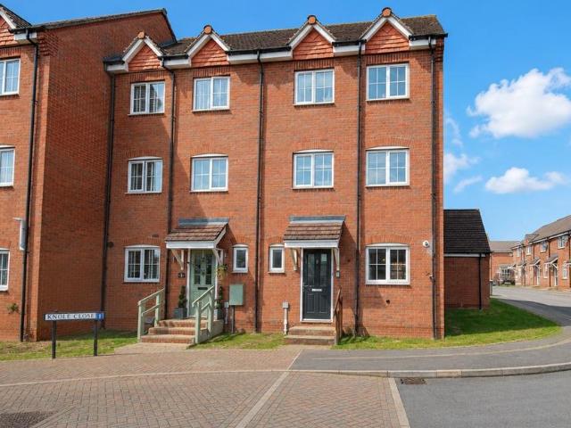 House for sale in Overslade, New Bilton