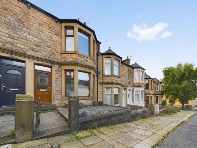 House for sale in Greaves, Bare