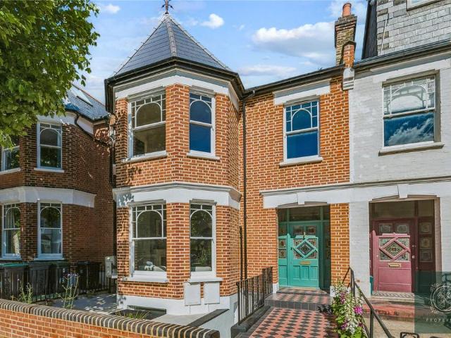 House for sale in Stroud Green, Greater London