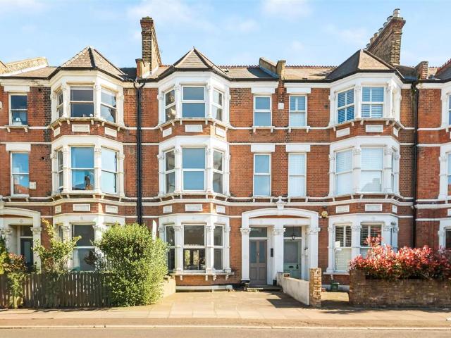 House for sale in Stroud Green, Greater London