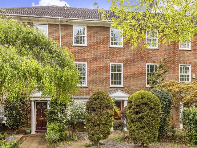 House for sale in London Borough of Ealing, Park Royal