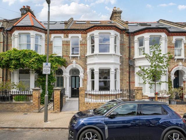 House for sale in Balham, Greater London