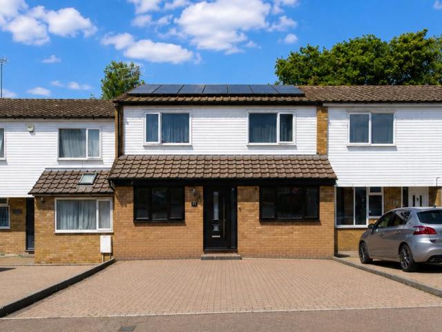 House for sale in Highfield, Pouchen End