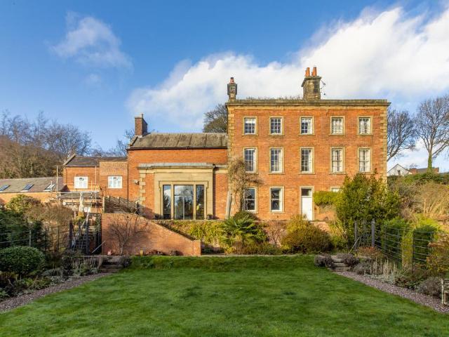 House for sale in Froggatt, East Midlands