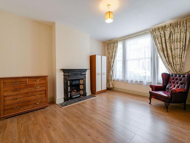 House for sale in Charlton Riverside, Greater London