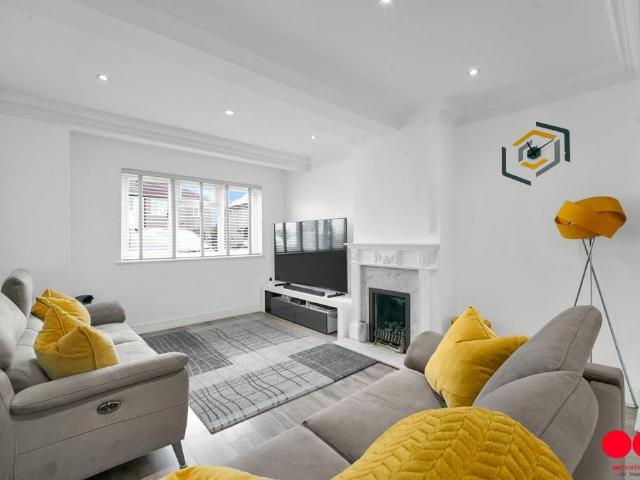 House for sale in Elm Park, Greater London