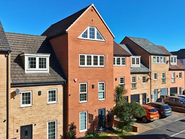 House for sale in Ackworth Moor Top, West Yorkshire