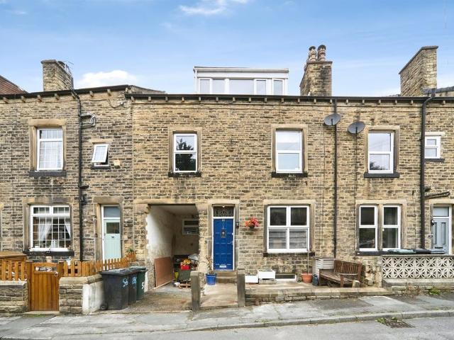 House for sale in Hainworth, Bradford