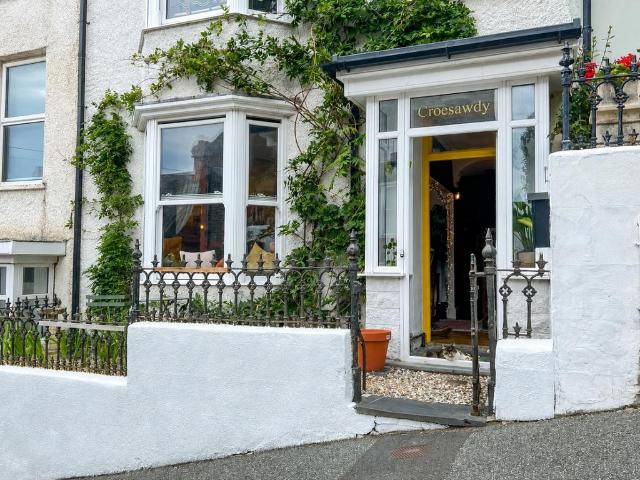 House for sale in Waun Fawr, Wales