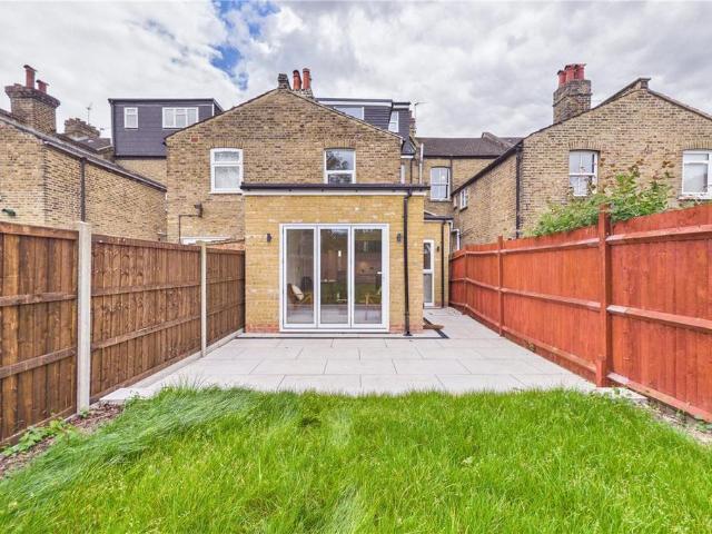 House for sale in London Borough of Lewisham, Lower Sydenham