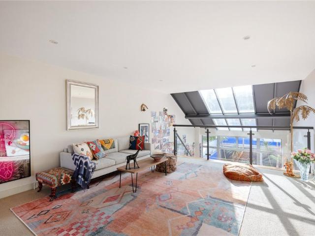 House for sale in Clapham Junction, Greater London