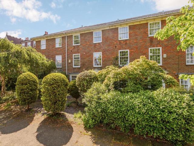 House for sale in London Borough of Ealing, Cat Hill