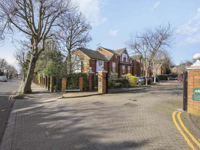 House for sale in Brondesbury, Greater London
