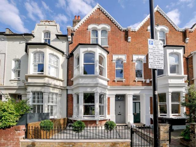 House for sale in Stoke Newington, Greater London