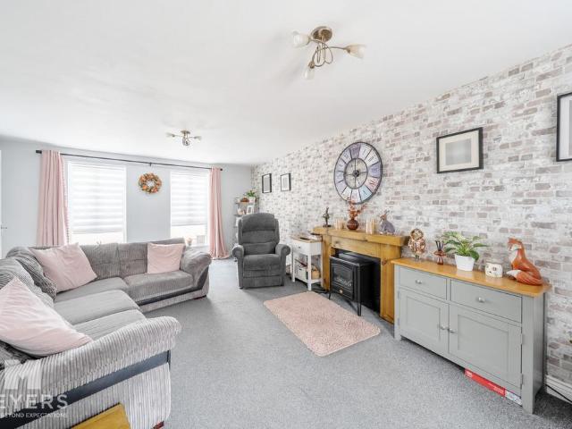 House for sale in Giddy Green, Wool
