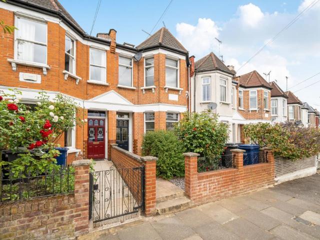 House for sale in Colney Hatch, Greater London