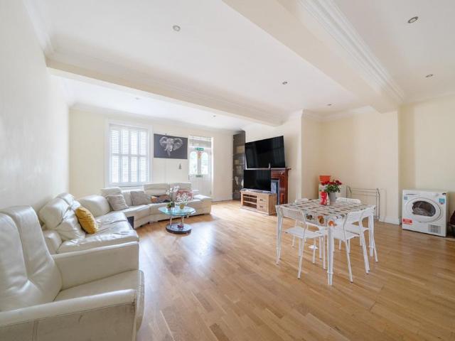 House for sale in Gould's Green, Greater London