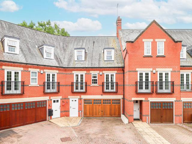 House for sale in Napsbury Park, Five Acres