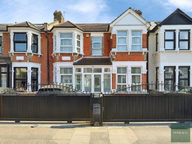 House for sale in Gants Hill, Greater London