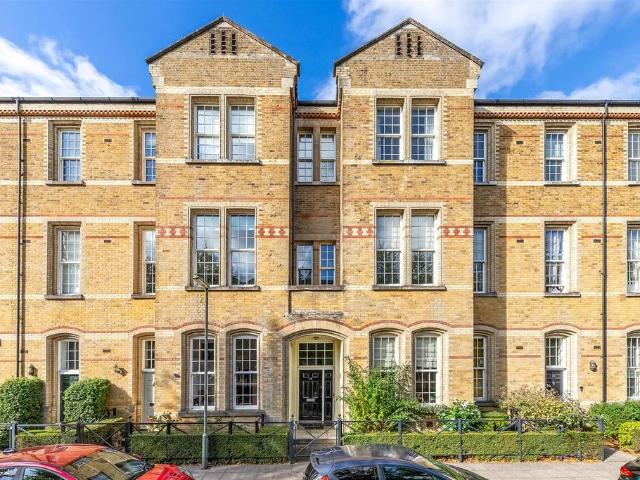 House for sale in Caterham on the Hill, Hillview