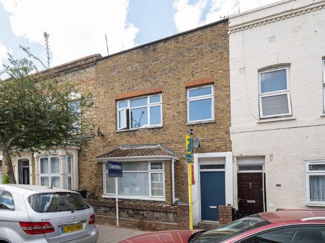 House for sale in Shacklewell, Greater London