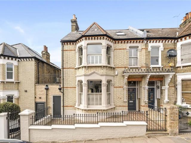 House for sale in Clapham Junction, Greater London