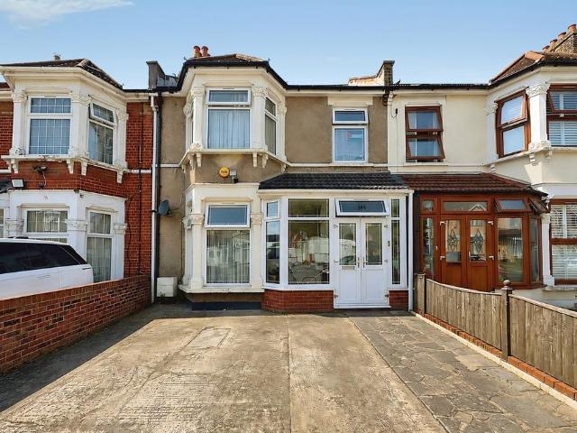 House for sale in London Borough of Redbridge, Greater London