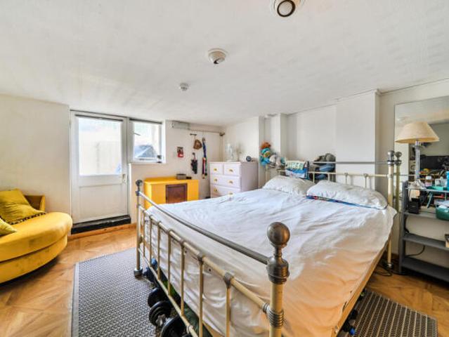 Cottage for sale in Portsmouth, England