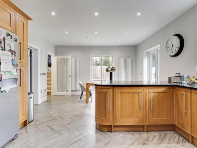 Cottage for sale in Napsbury Park, Five Acres