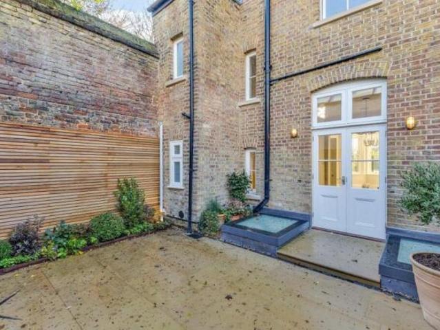 Cottage for sale in Hampstead, Greater London