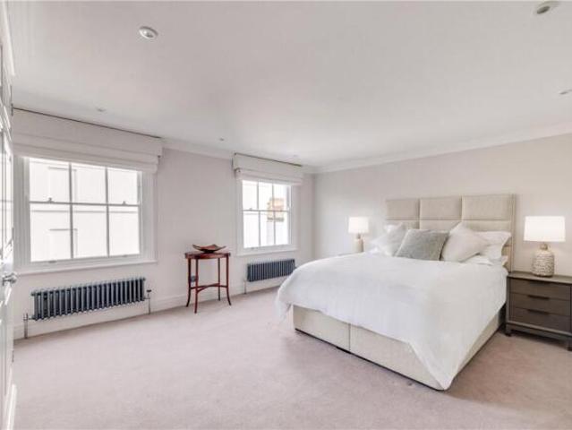 Cottage for sale in Belgravia, Greater London