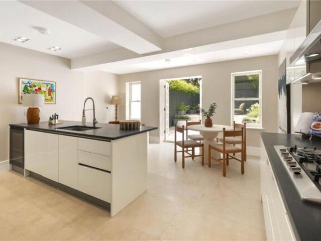 Cottage for sale in Cat Hill