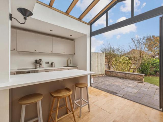 Cottage for sale in London Borough of Merton, Raynes Park