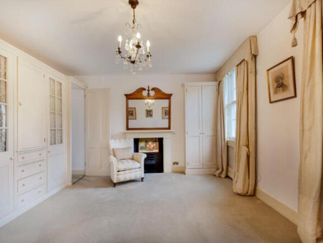 Cottage for sale in Highbury, Greater London