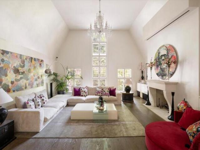 Cottage for sale in Cat Hill