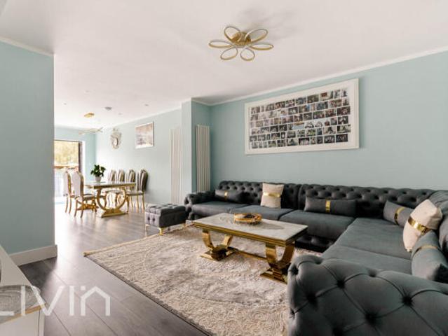 Cottage for sale in Cat Hill