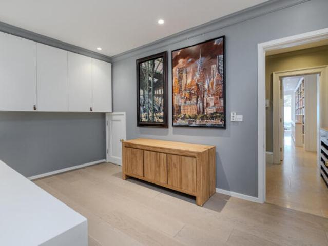 Cottage for sale in Cat Hill