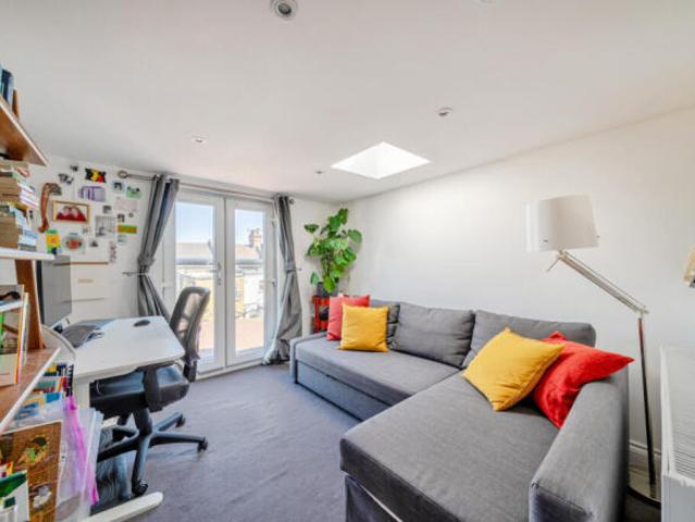 Cottage for sale in Chiswick, Greater London