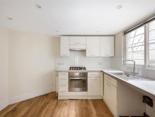 Cottage for sale in Cat Hill, England