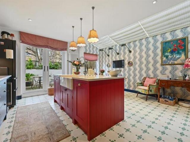 Cottage for sale in Cat Hill