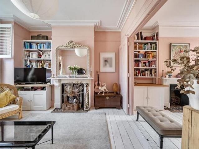 Cottage for sale in Cat Hill