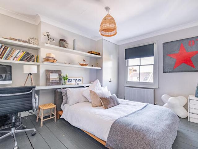 Cottage for sale in Cat Hill