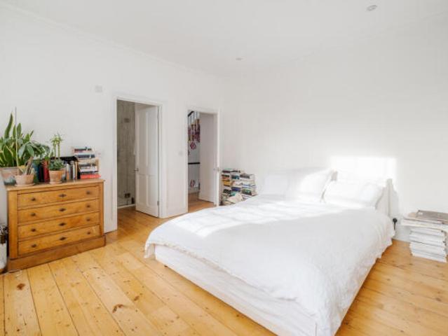 Cottage for sale in Cat Hill, England