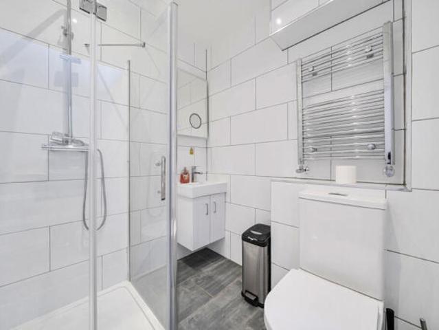 Cottage for sale in London Borough of Southwark, Greater London
