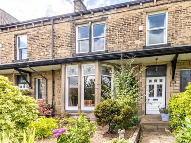 House for sale in Huddersfield, West Yorkshire