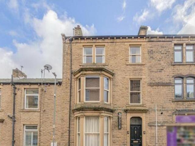 House for sale in Huddersfield, West Yorkshire