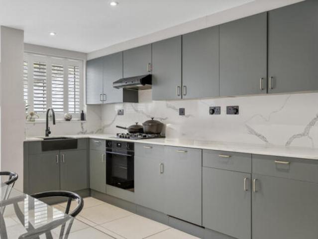 Cottage for sale in Cat Hill