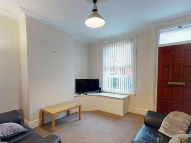 House for sale in Hyde Park, West Yorkshire